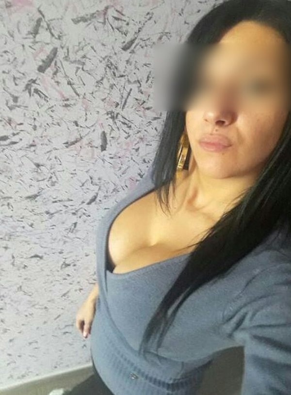 Felkinia de Beaucaire ouverte pour plan coquin